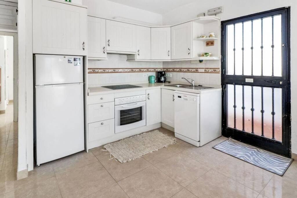 Capistrano Village B, 1 Bedroom + Free Wi-Fi نيرخا المظهر الخارجي الصورة
